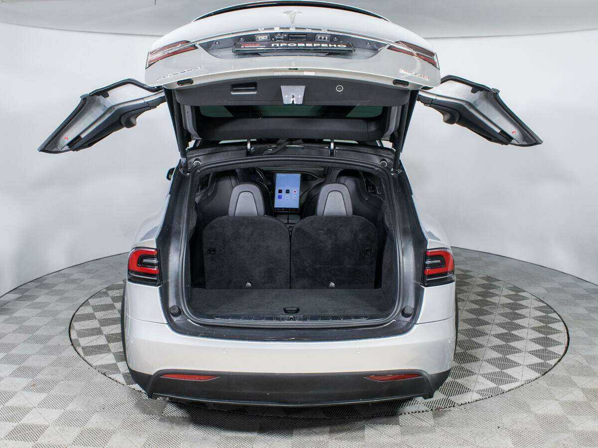 Tesla Model X с пробегом — 2018 год. Фото: #22