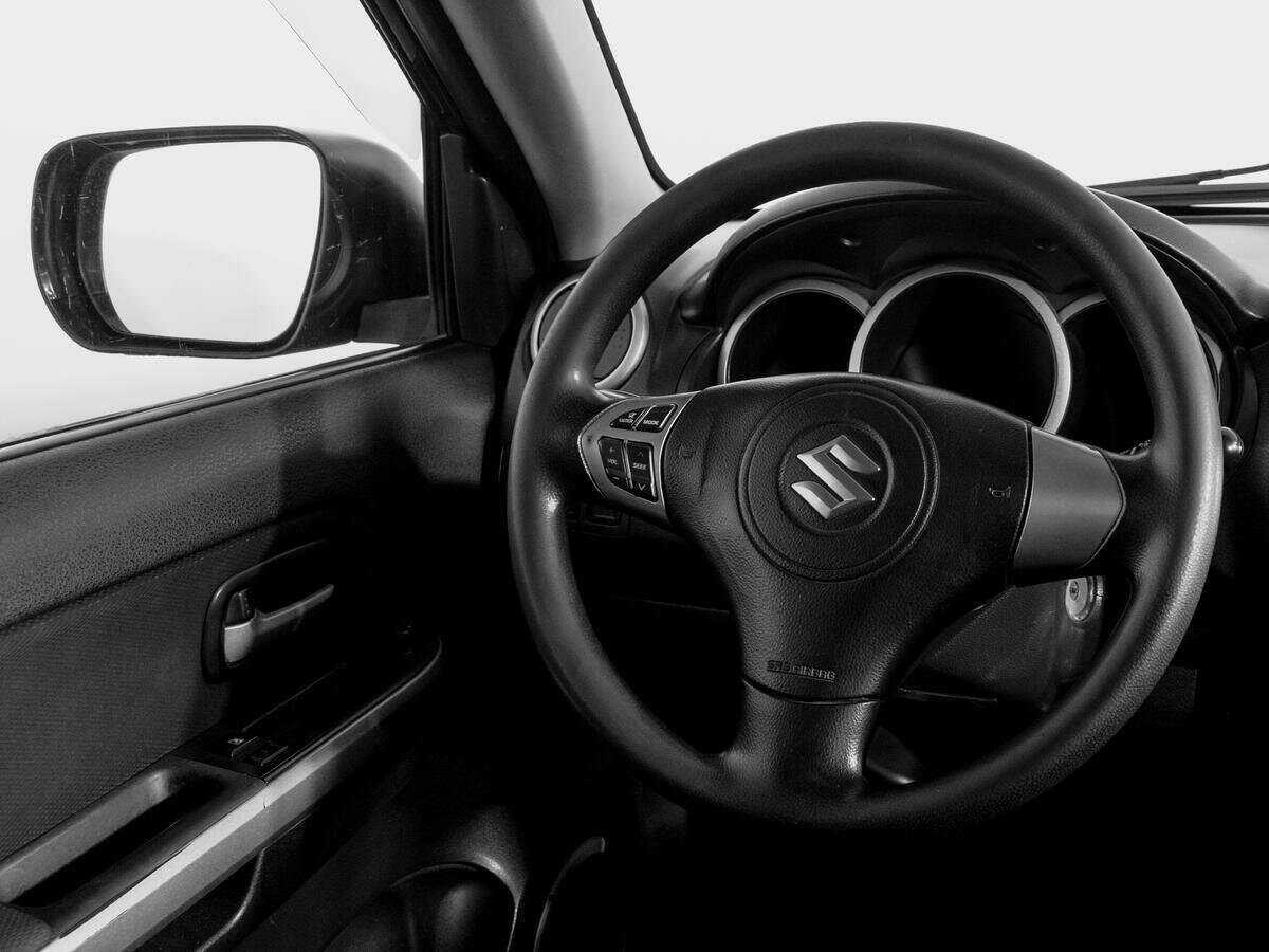 Suzuki Grand Vitara с пробегом — 2005 год. Фото: #12