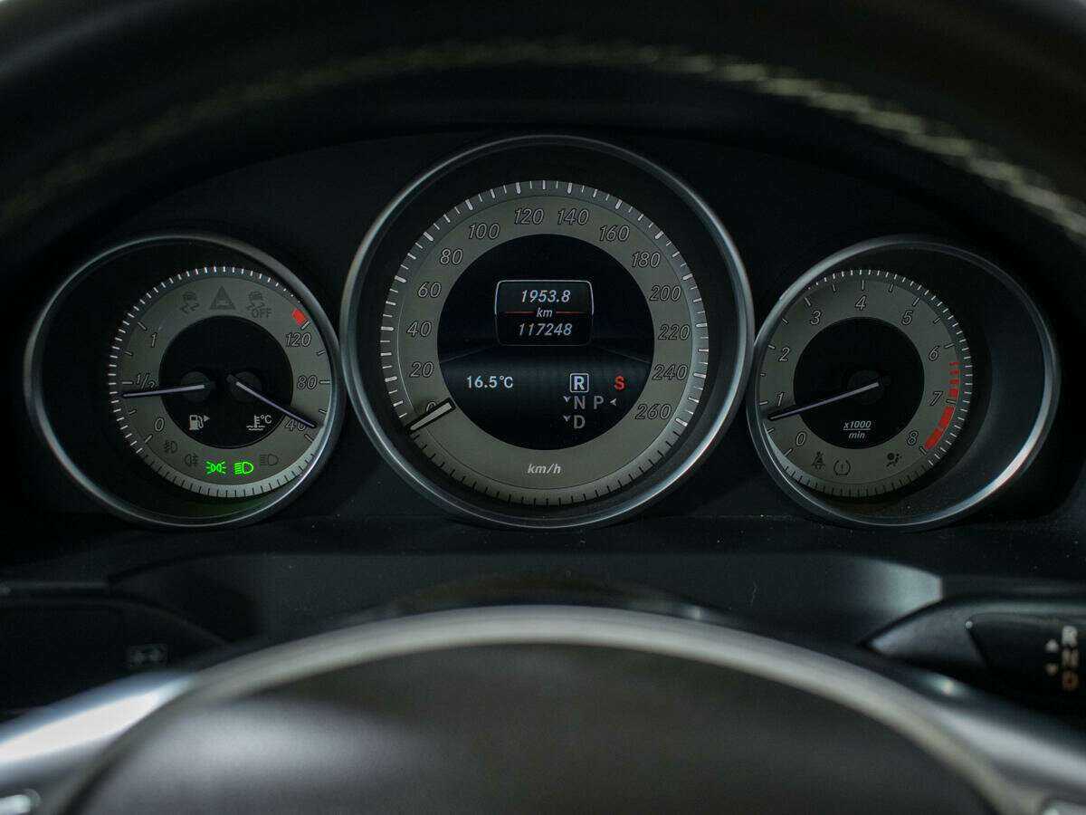 Mercedes-Benz E-Класс с пробегом — 2014 год. Фото: #10