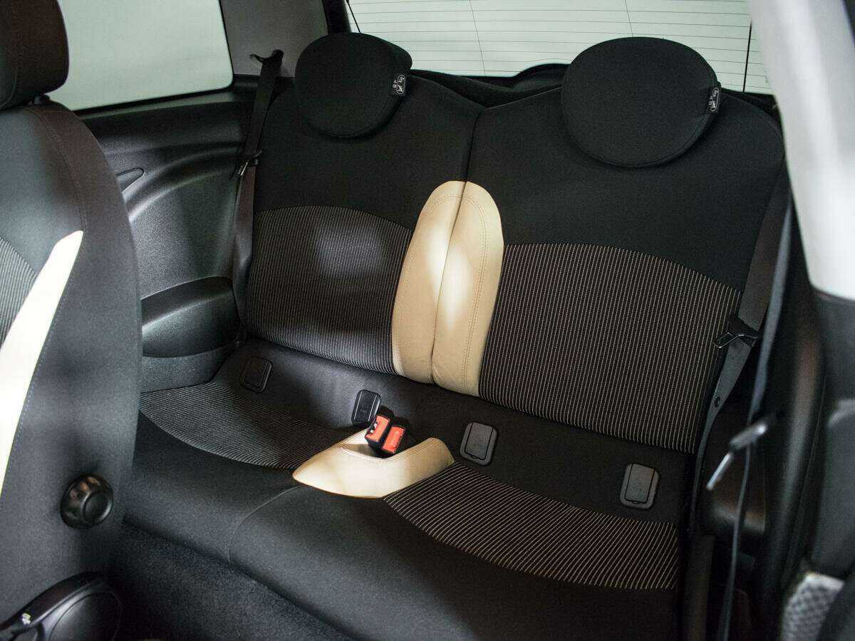 Mini Hatch с пробегом — 2010 год. Фото: #9