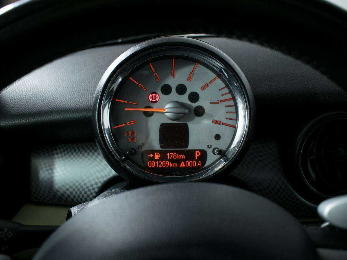 Mini Hatch с пробегом — 2010 год. Фото: #10