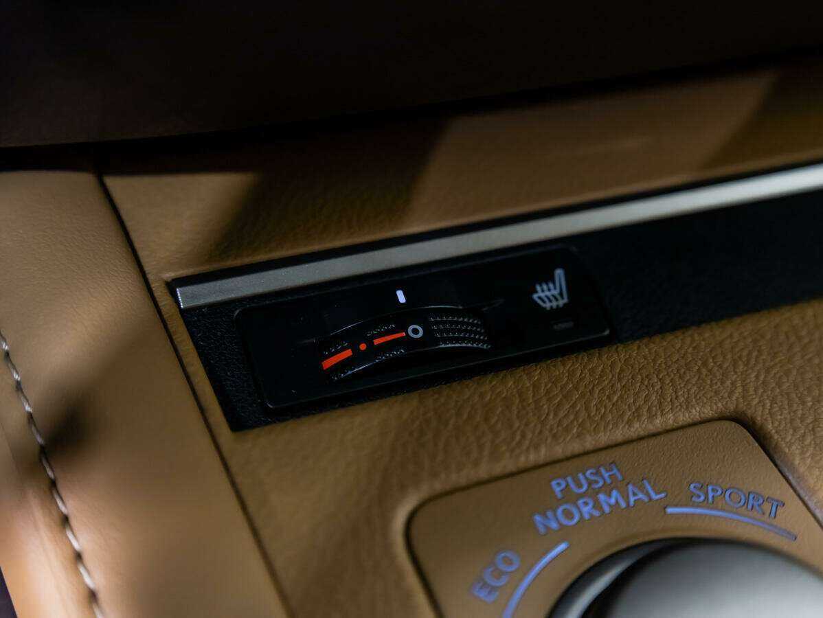 Lexus ES с пробегом — 2016 год. Фото: #13