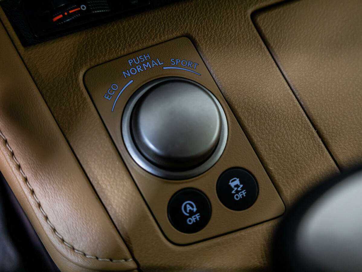 Lexus ES с пробегом — 2016 год. Фото: #14