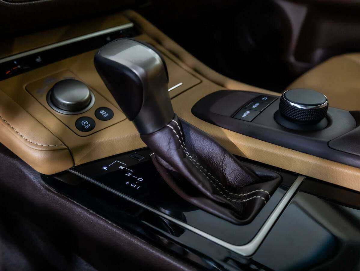 Lexus ES с пробегом — 2016 год. Фото: #15