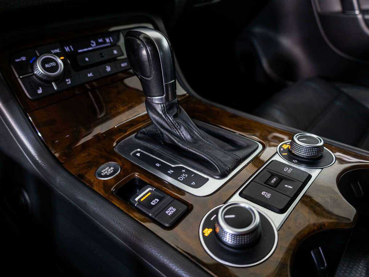 Volkswagen Touareg с пробегом — 2015 год. Фото: #14