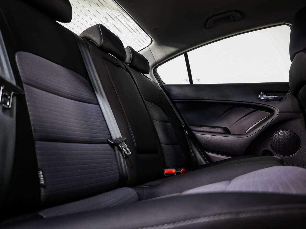 Kia Cerato с пробегом — 2015 год. Фото: #11