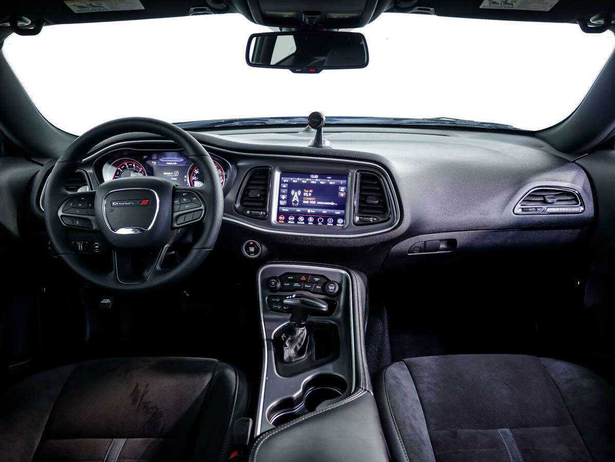 Dodge Challenger с пробегом — 2020 год. Фото: #8