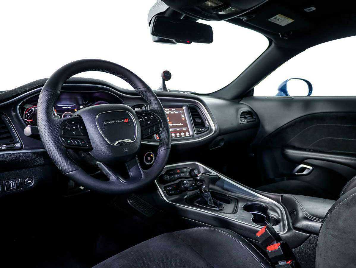 Dodge Challenger с пробегом — 2020 год. Фото: #9