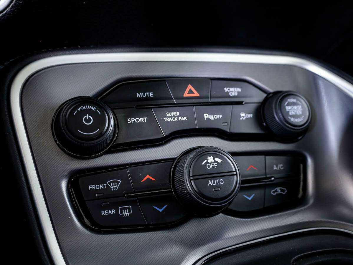 Dodge Challenger с пробегом — 2020 год. Фото: #18