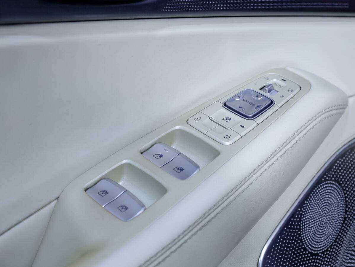 Genesis G90 с пробегом — 2016 год. Фото: #18