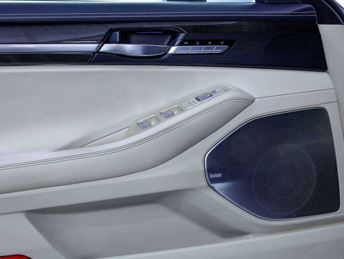 Genesis G90 с пробегом — 2016 год. Фото: #19