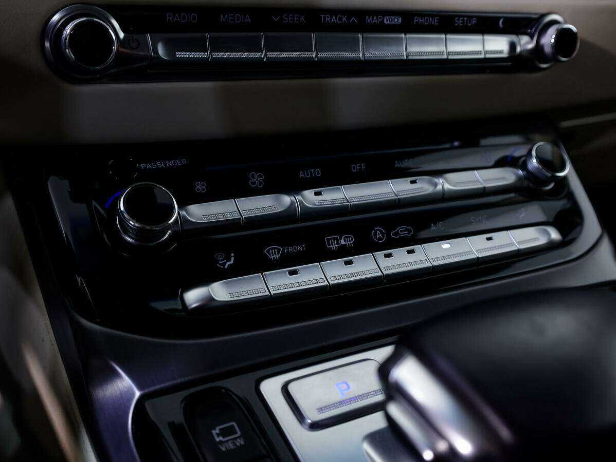 Genesis G90 с пробегом — 2016 год. Фото: #23