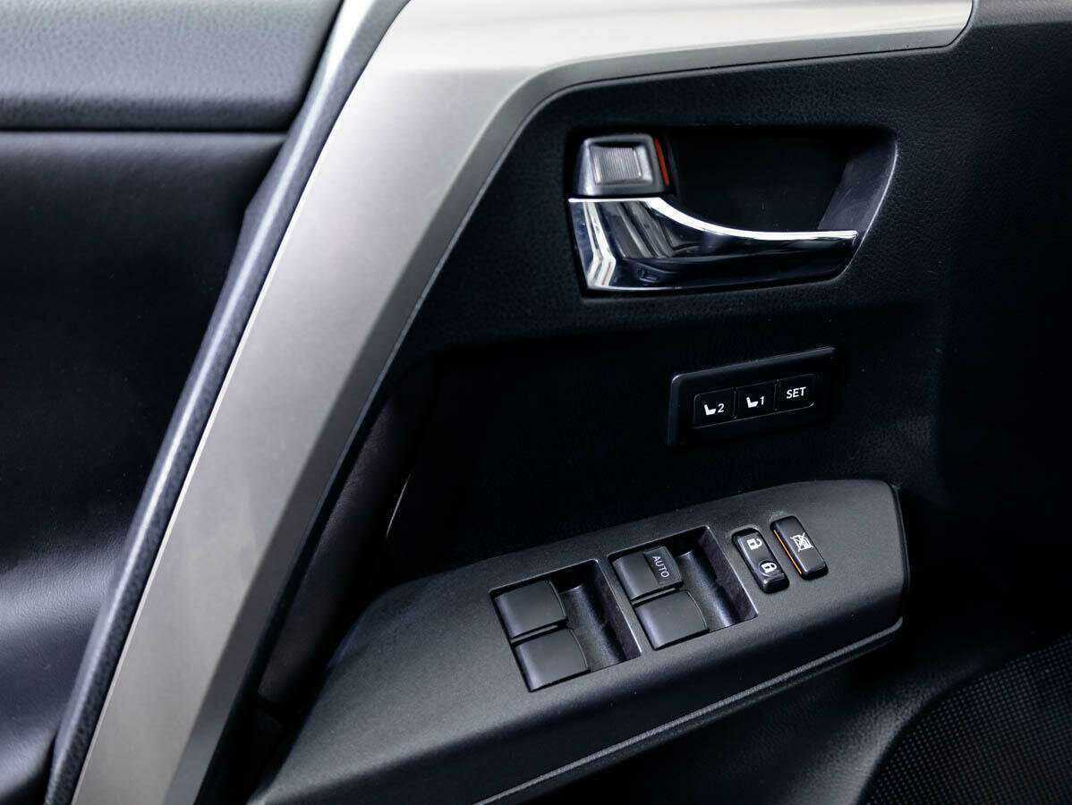 Toyota RAV4 с пробегом — 2018 год. Фото: #17
