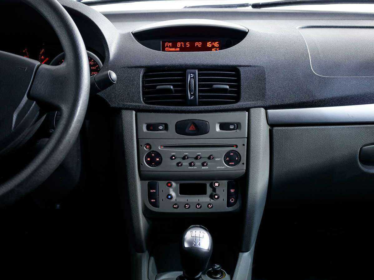 Renault Symbol с пробегом — 2008 год. Фото: #12