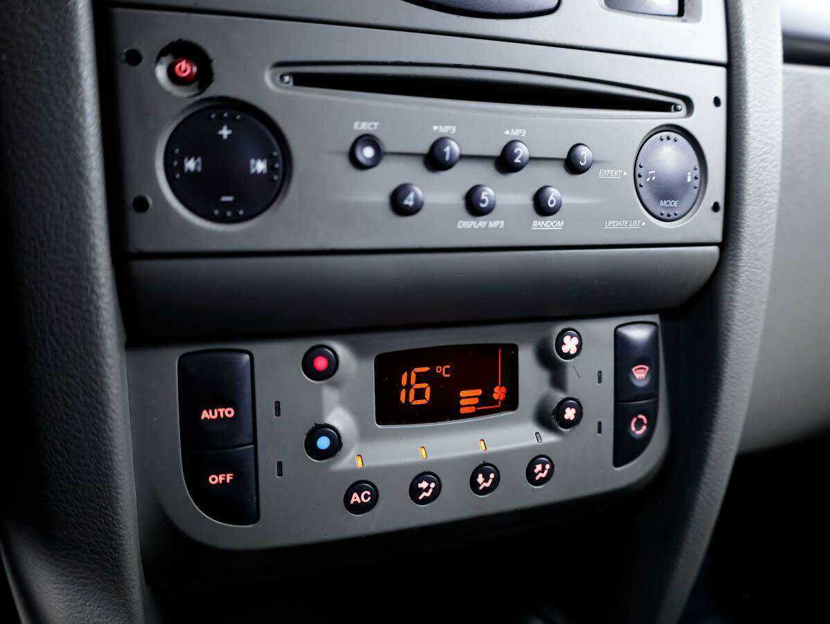 Renault Symbol с пробегом — 2008 год. Фото: #13