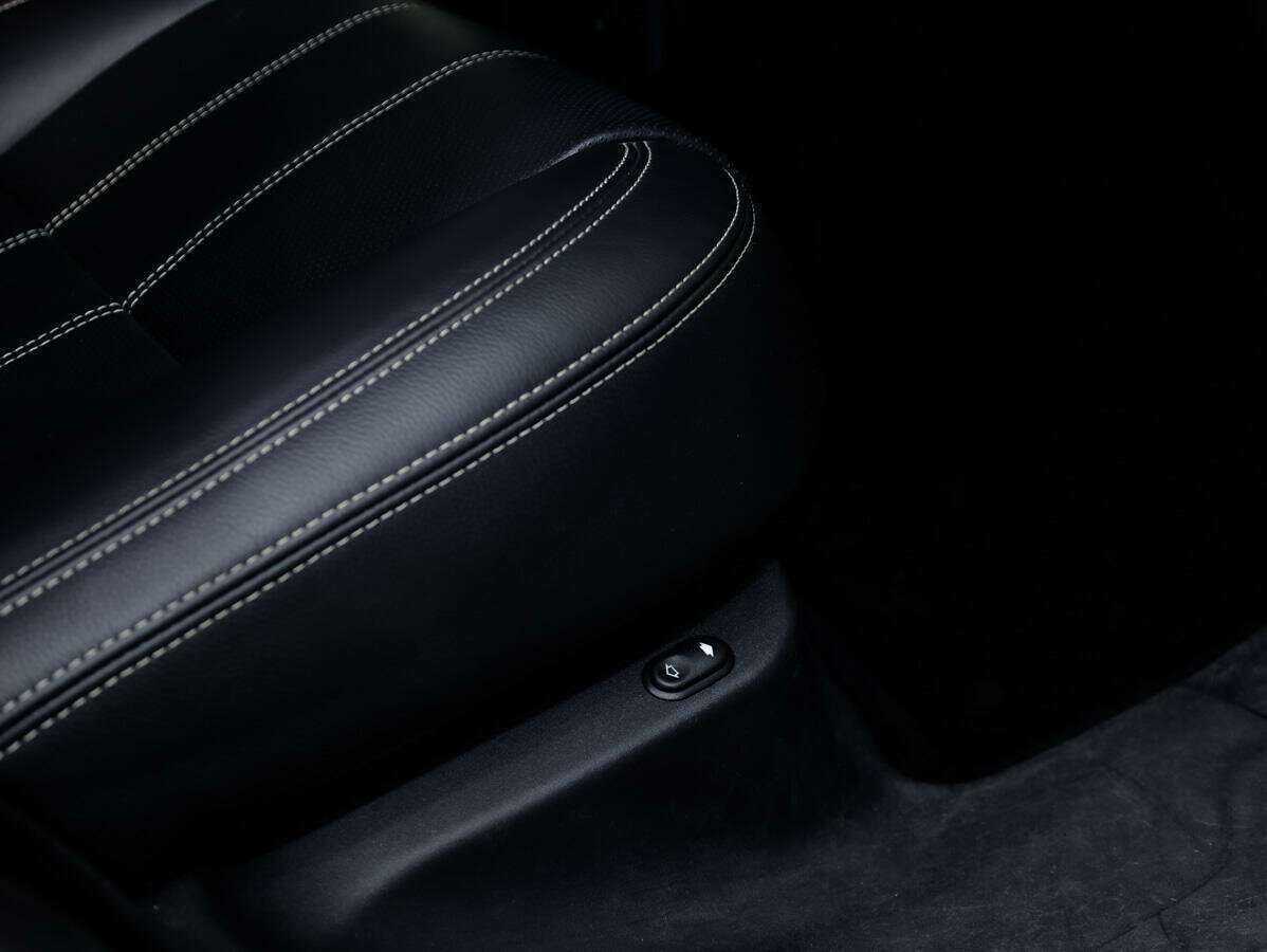 Land Rover Range Rover Velar с пробегом — 2018 год. Фото: #12