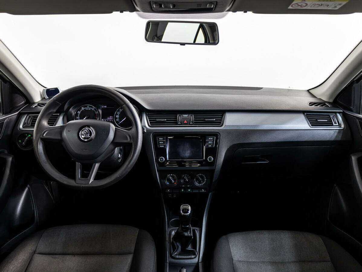 Skoda Rapid с пробегом — 2017 год. Фото: #8