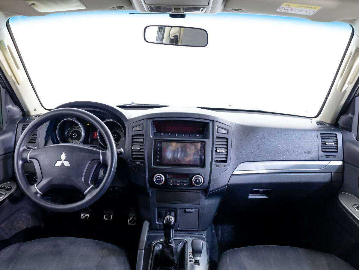 Mitsubishi Pajero с пробегом — 2013 год. Фото: #8