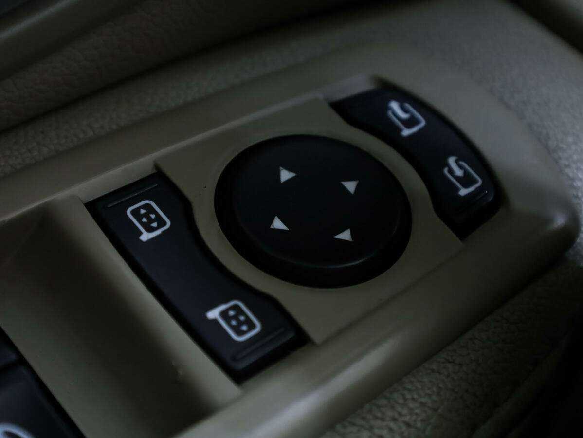 Renault Latitude с пробегом — 2011 год. Фото: #10