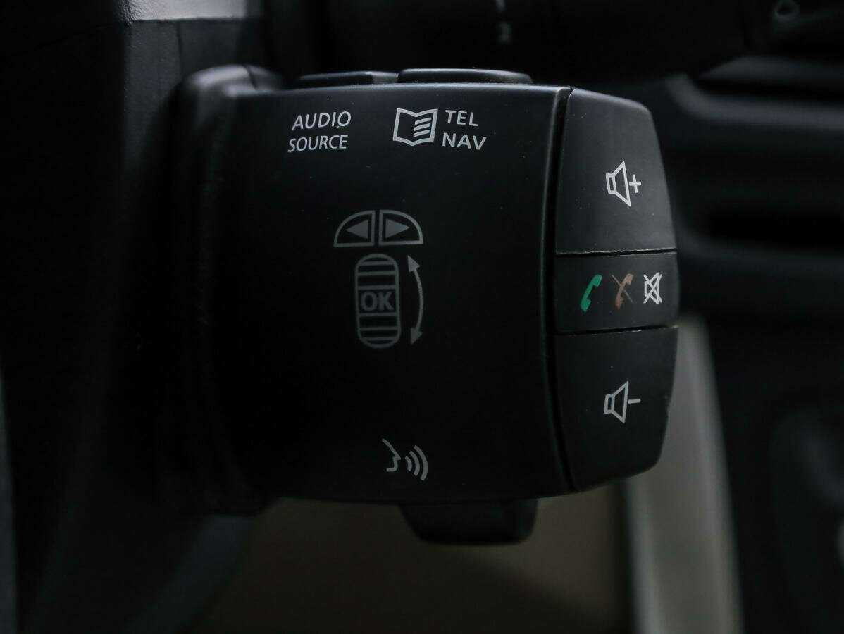 Renault Latitude с пробегом — 2011 год. Фото: #13