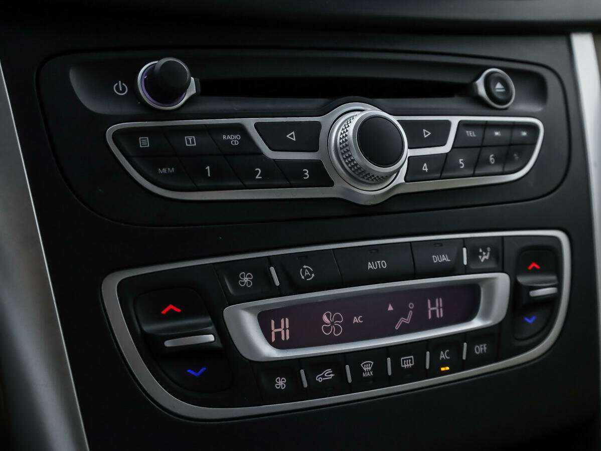 Renault Latitude с пробегом — 2011 год. Фото: #15