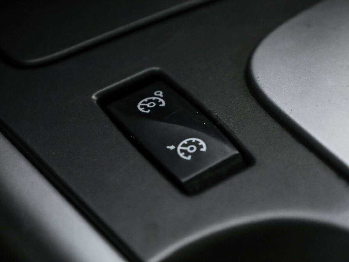 Renault Latitude с пробегом — 2011 год. Фото: #16