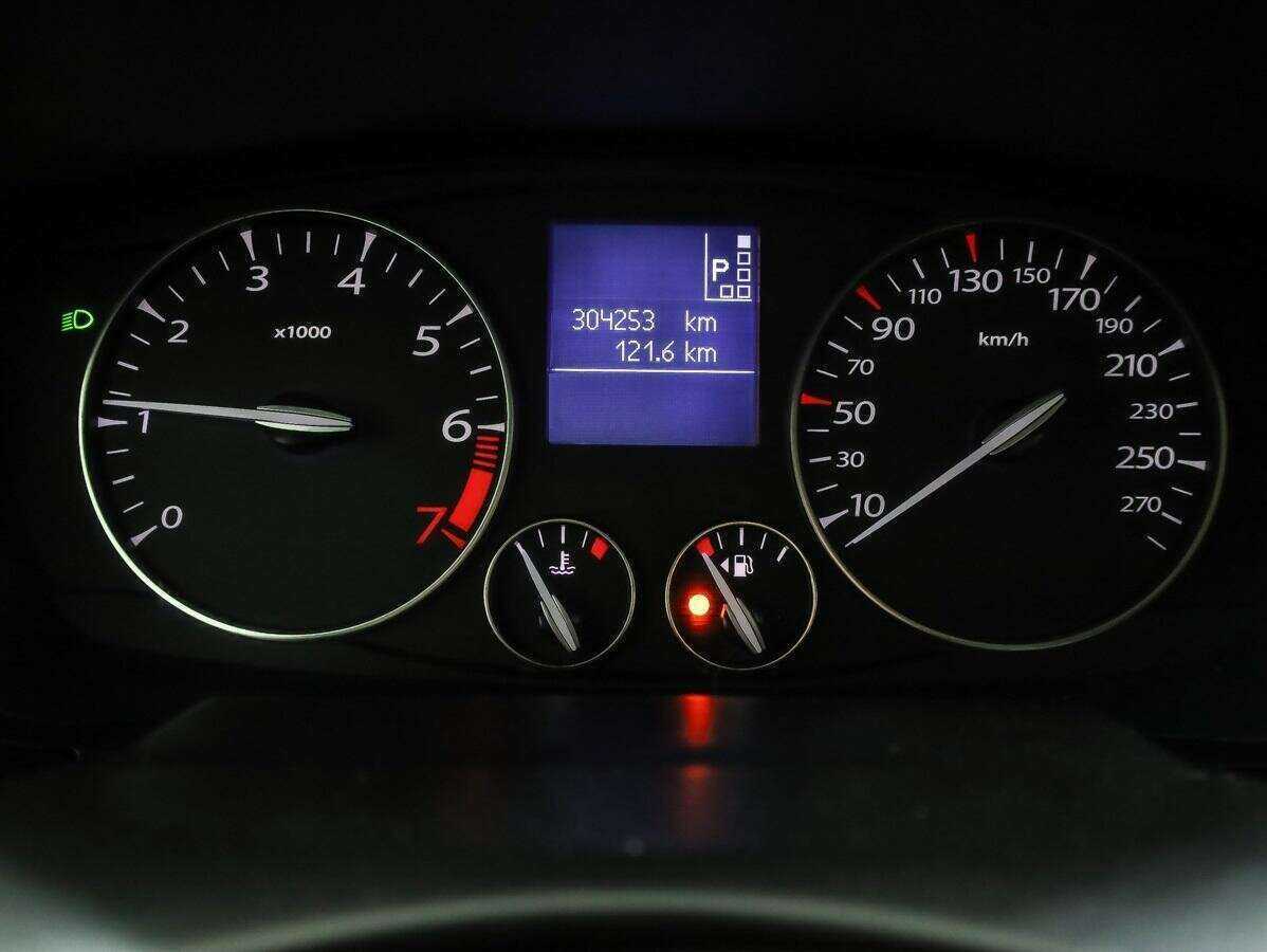 Renault Latitude с пробегом — 2011 год. Фото: #20