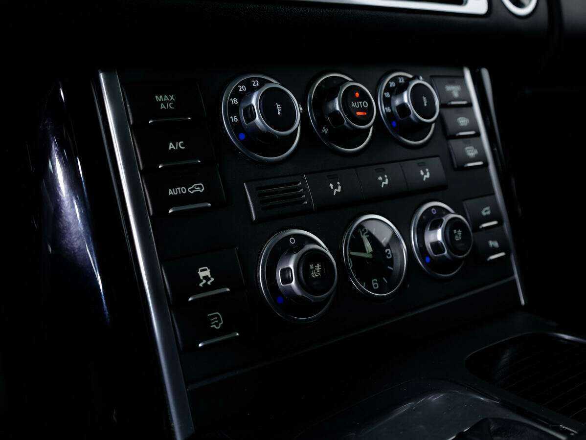 Land Rover Range Rover с пробегом — 2010 год. Фото: #18