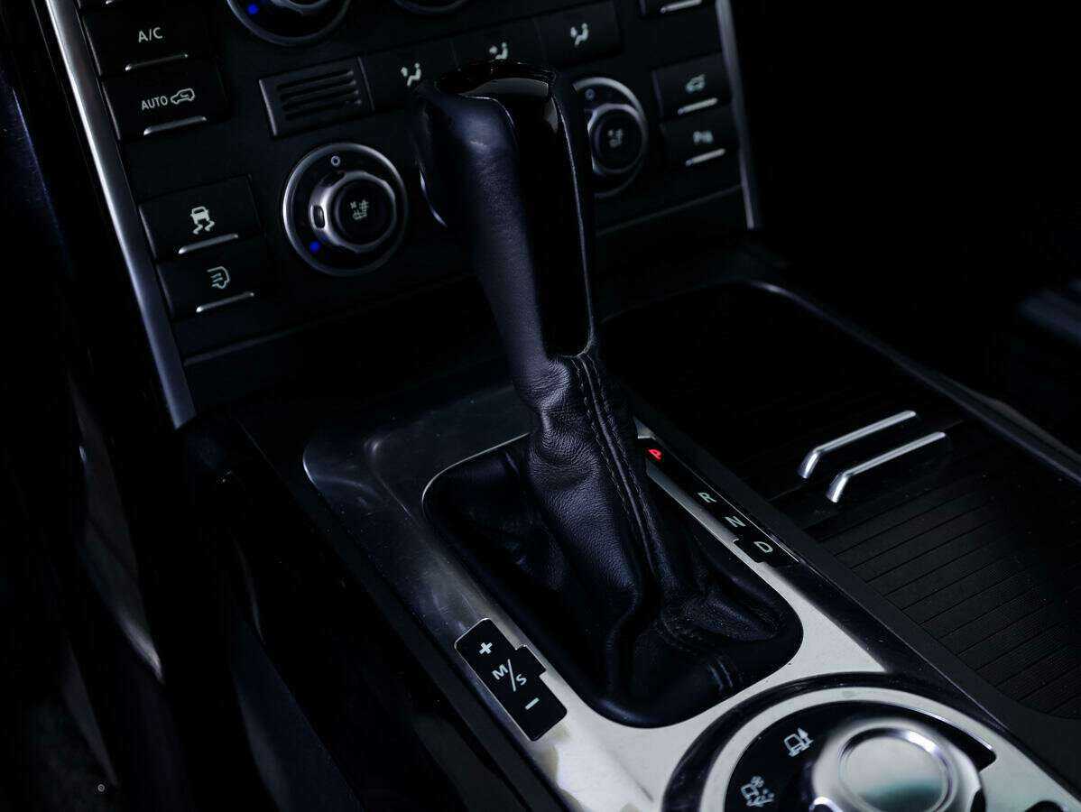 Land Rover Range Rover с пробегом — 2010 год. Фото: #19