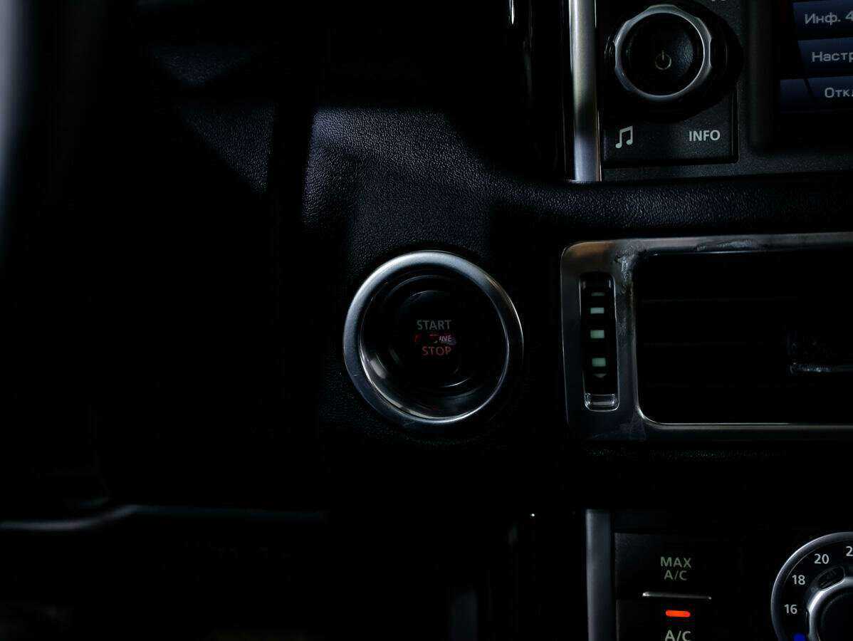 Land Rover Range Rover с пробегом — 2010 год. Фото: #20