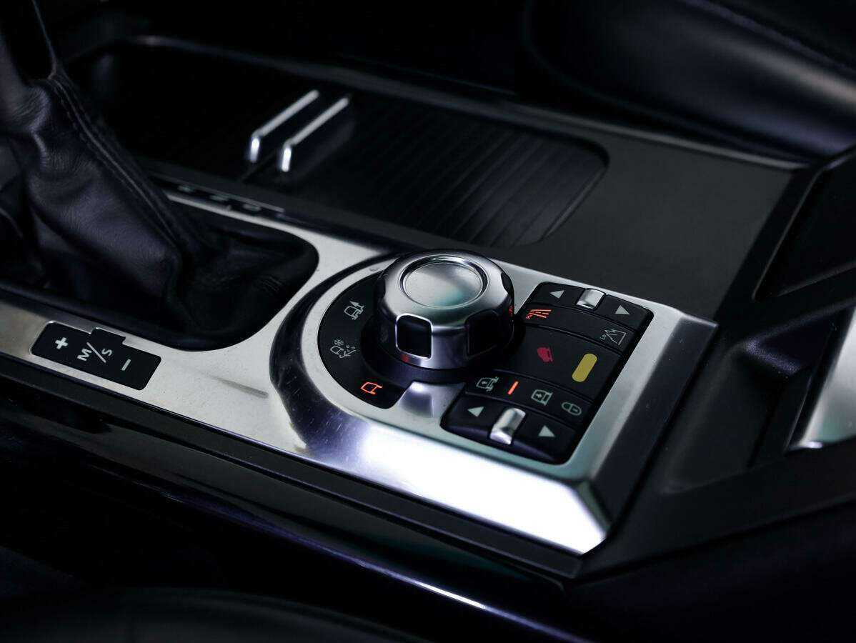 Land Rover Range Rover с пробегом — 2010 год. Фото: #21