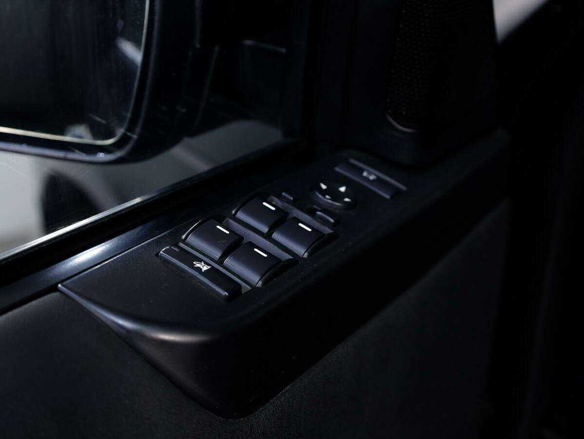 Land Rover Range Rover с пробегом — 2010 год. Фото: #27