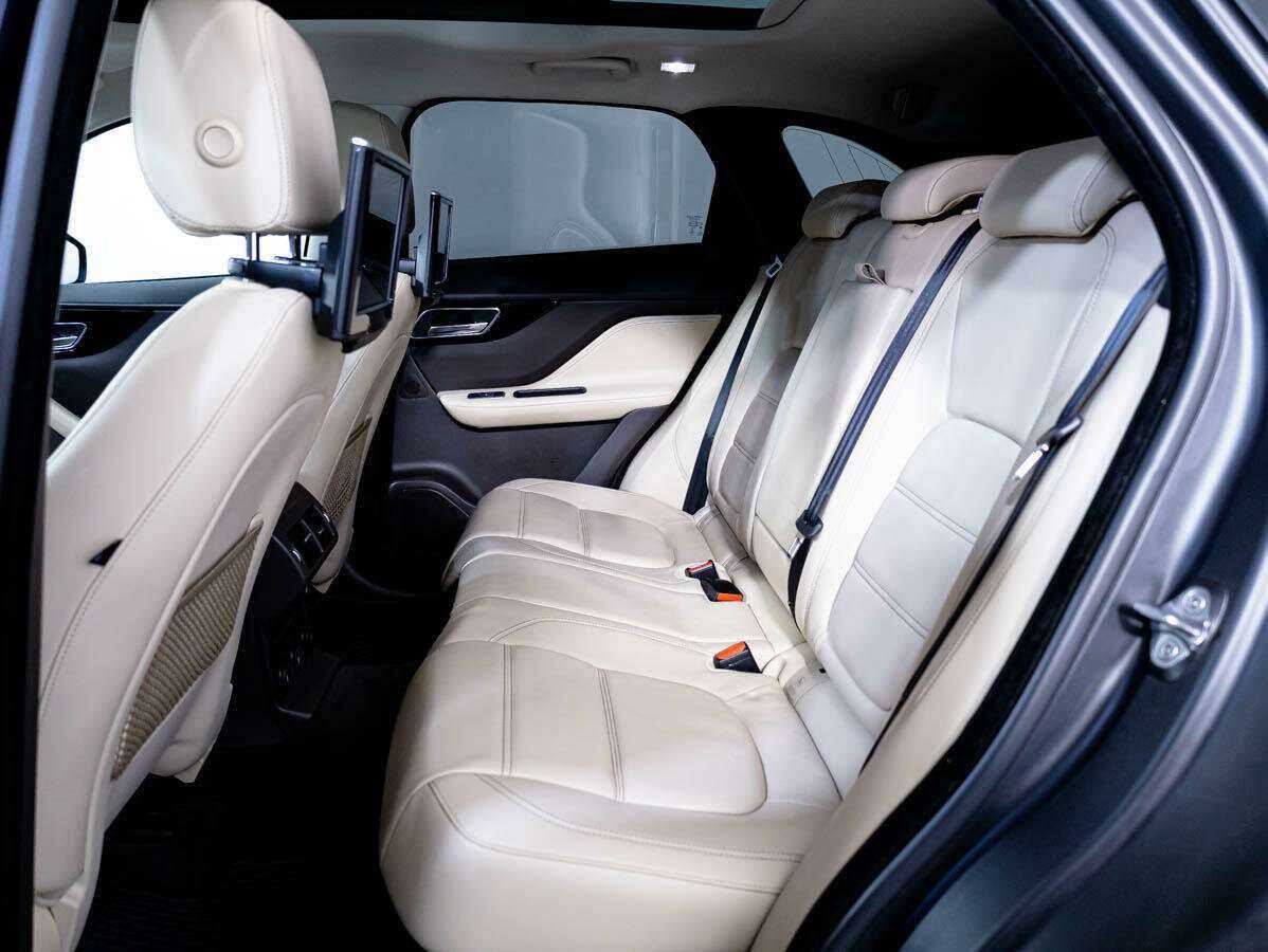 Jaguar F-Pace с пробегом — 2016 год. Фото: #12