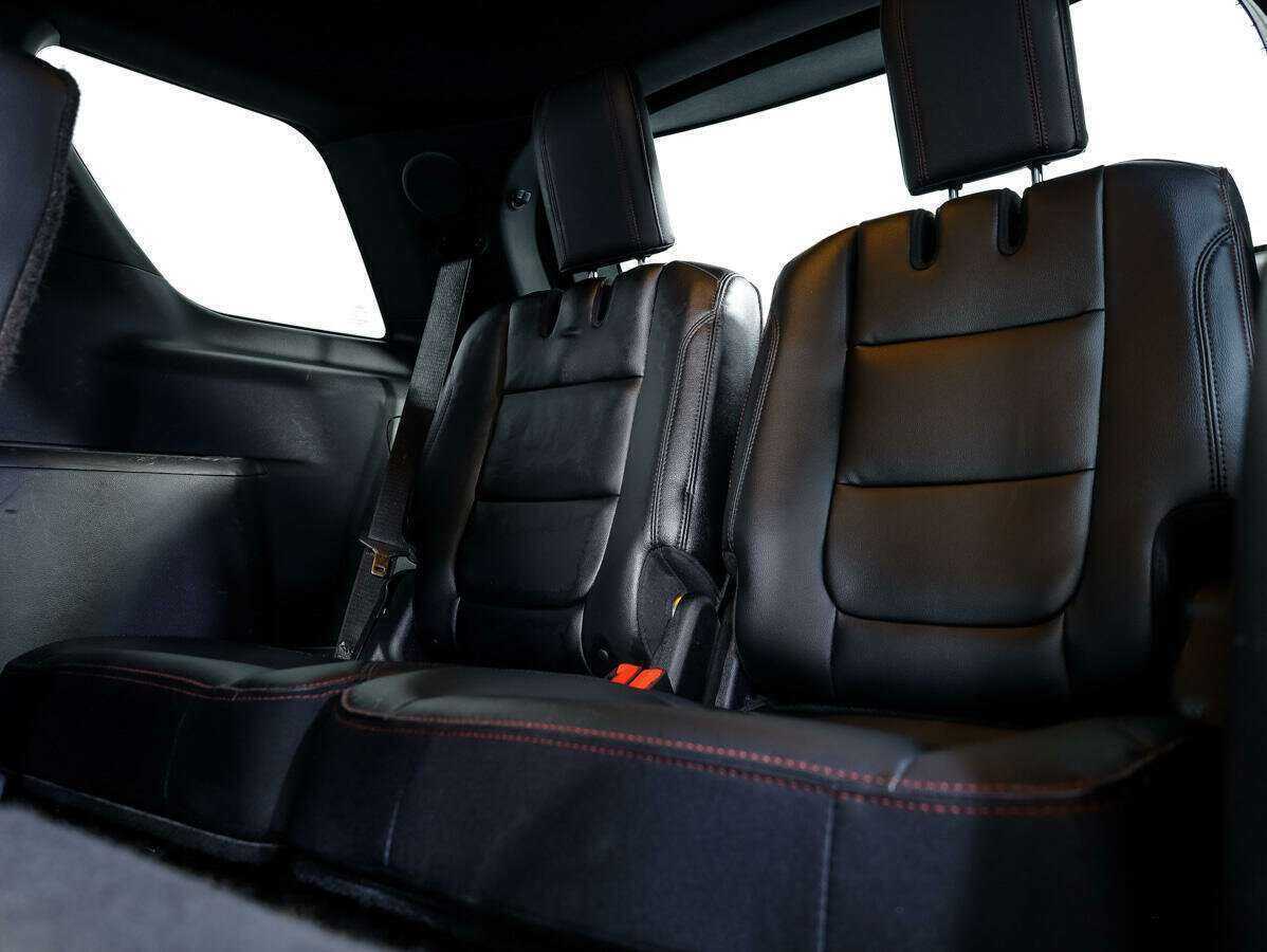 Ford Explorer с пробегом — 2015 год. Фото: #13
