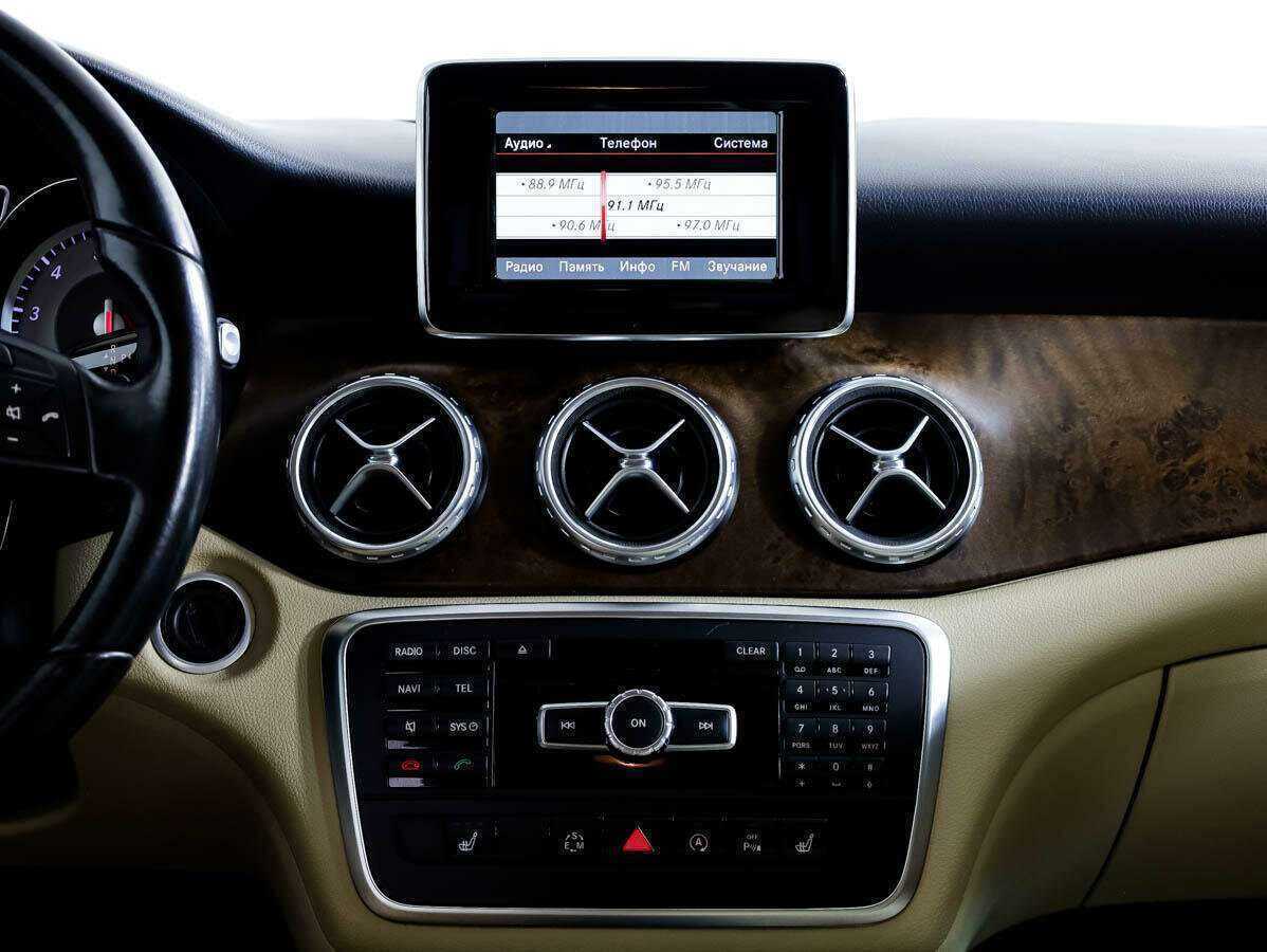 Mercedes-Benz GLA с пробегом — 2015 год. Фото: #11