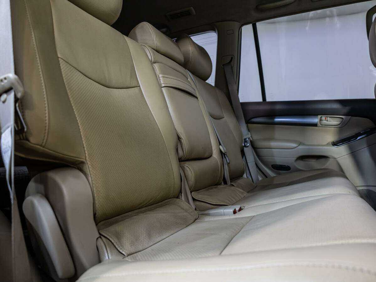 Toyota Land Cruiser Prado с пробегом — 2008 год. Фото: #8