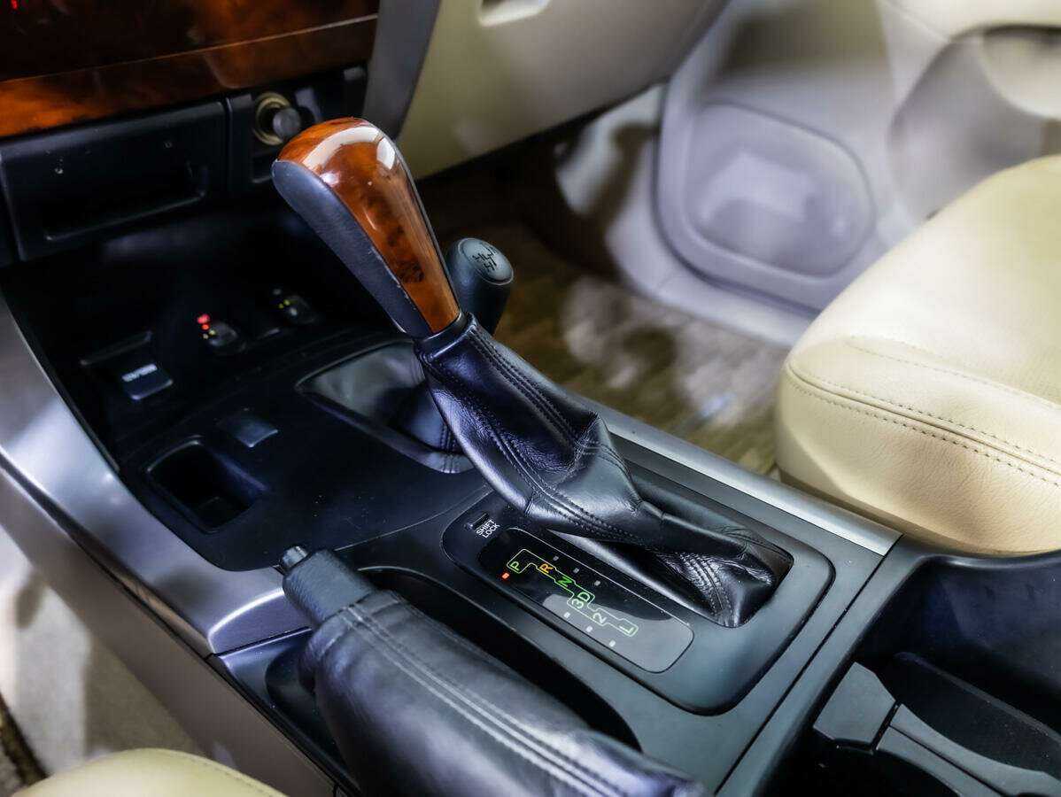 Toyota Land Cruiser Prado с пробегом — 2008 год. Фото: #11