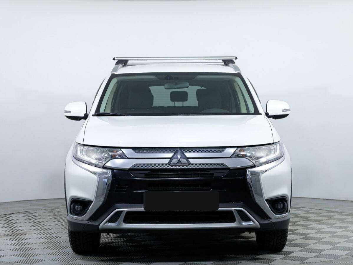 Mitsubishi Outlander с пробегом — 2018 год. Фото: #1