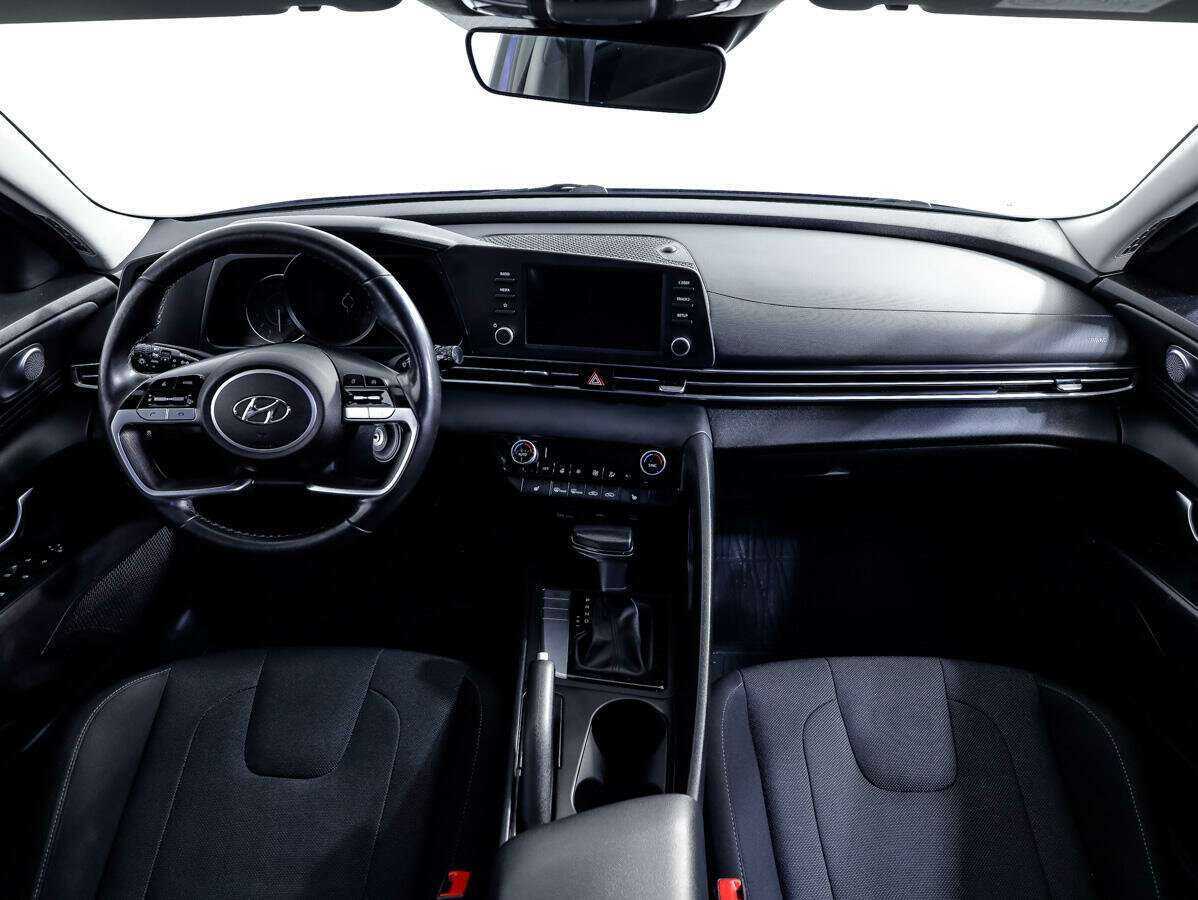 Hyundai Elantra с пробегом — 2021 год. Фото: #10