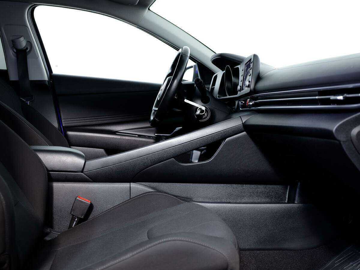 Hyundai Elantra с пробегом — 2021 год. Фото: #19