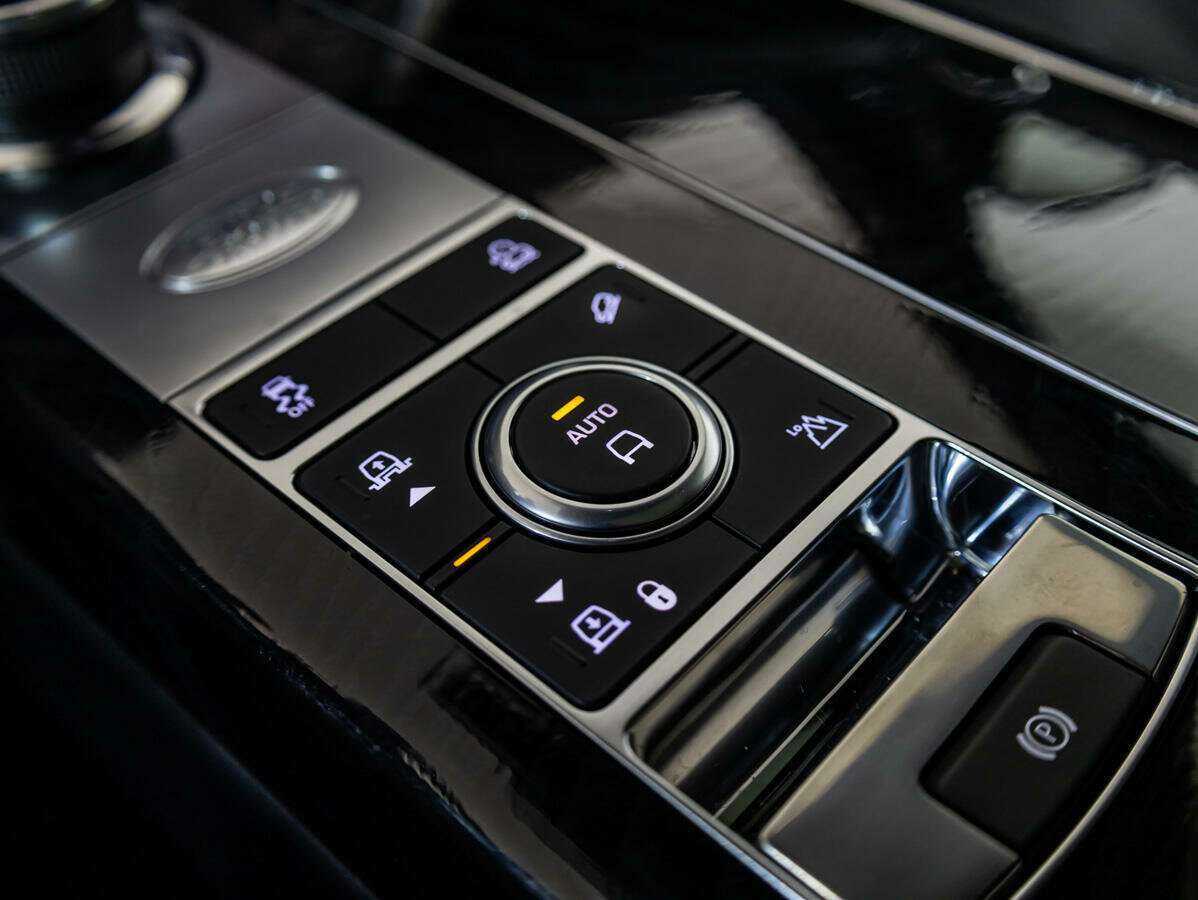 Land Rover Range Rover с пробегом — 2018 год. Фото: #15
