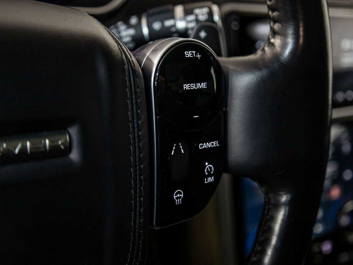 Land Rover Range Rover с пробегом — 2018 год. Фото: #16