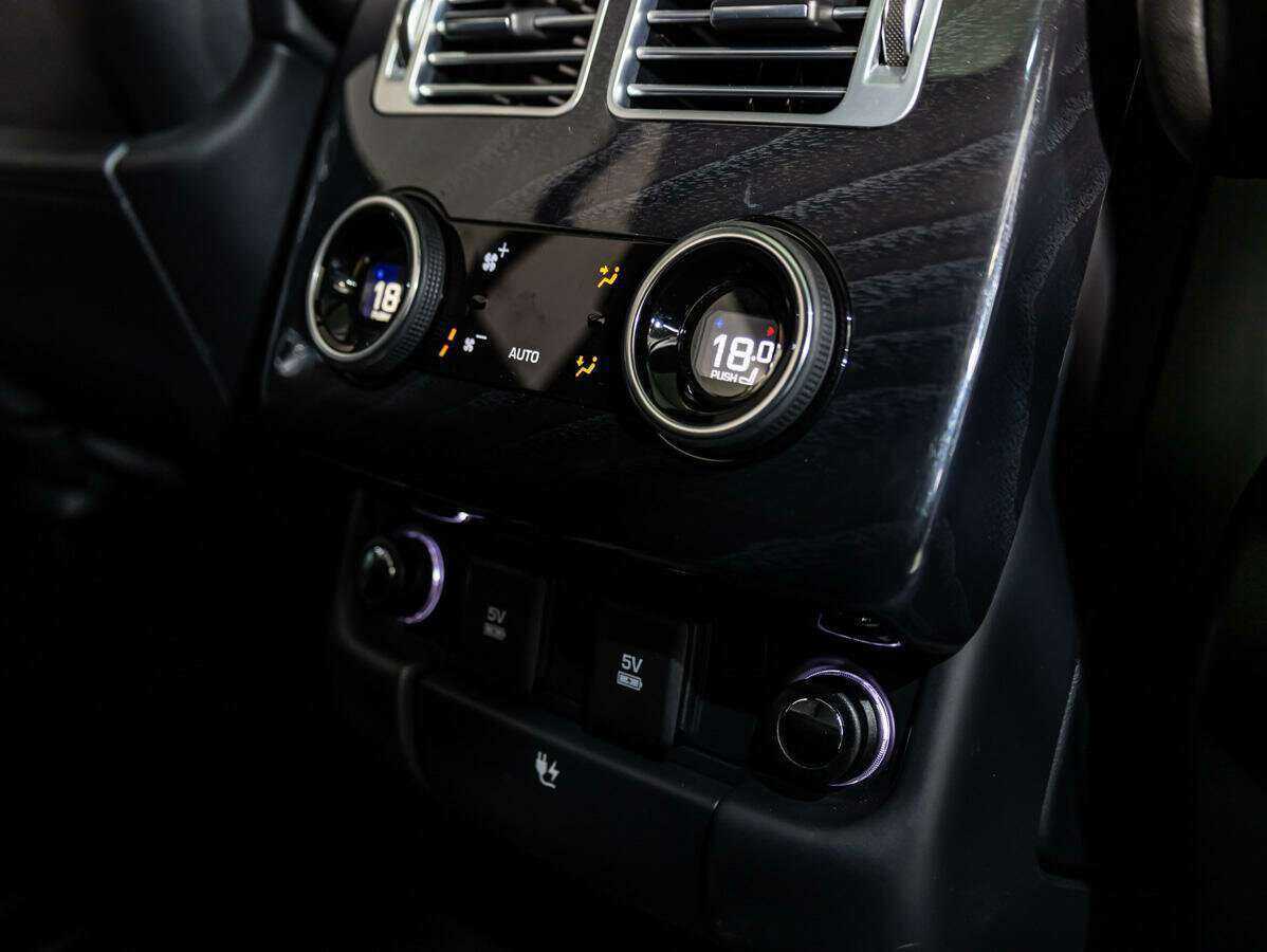 Land Rover Range Rover с пробегом — 2018 год. Фото: #17