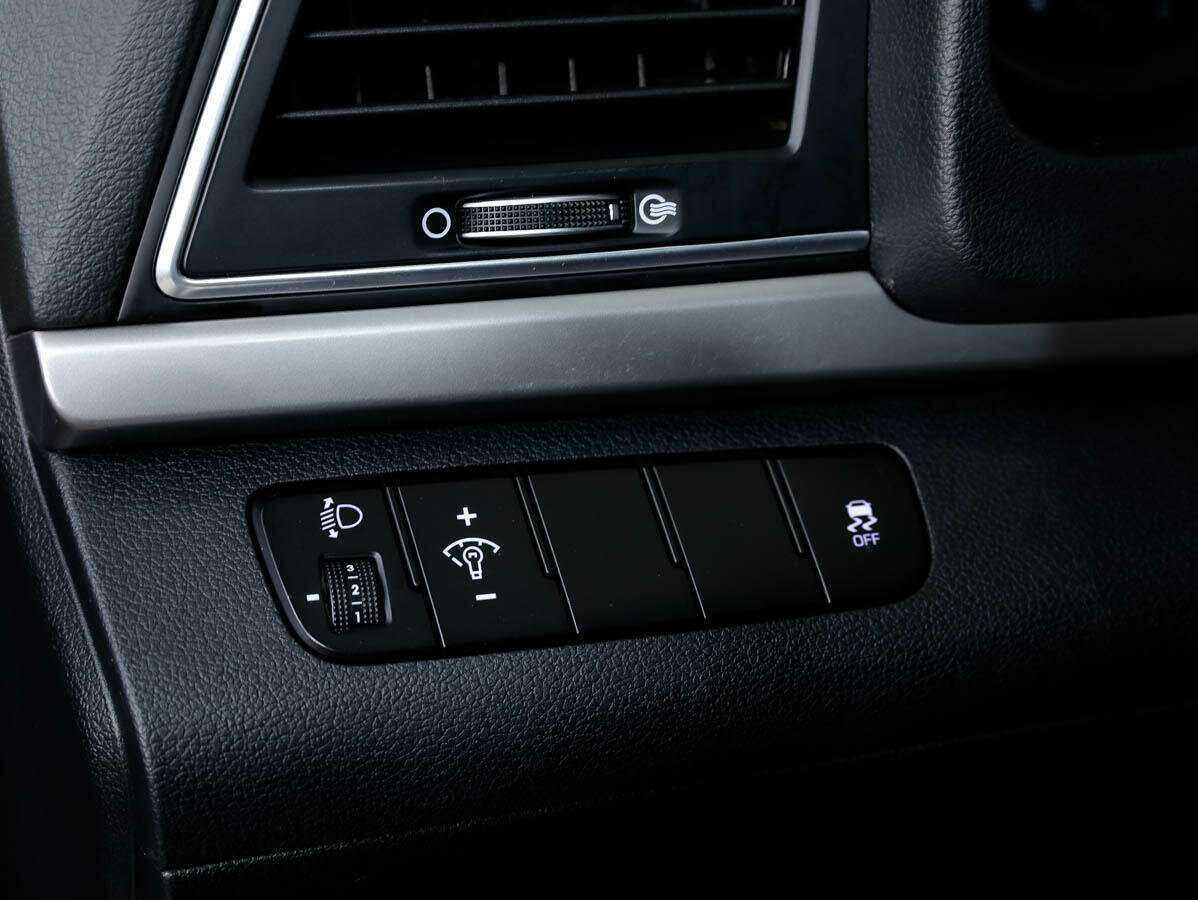 Hyundai Elantra с пробегом — 2018 год. Фото: #12