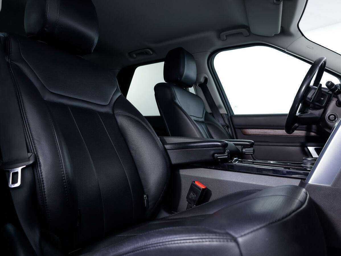 Land Rover Discovery с пробегом — 2017 год. Фото: #10