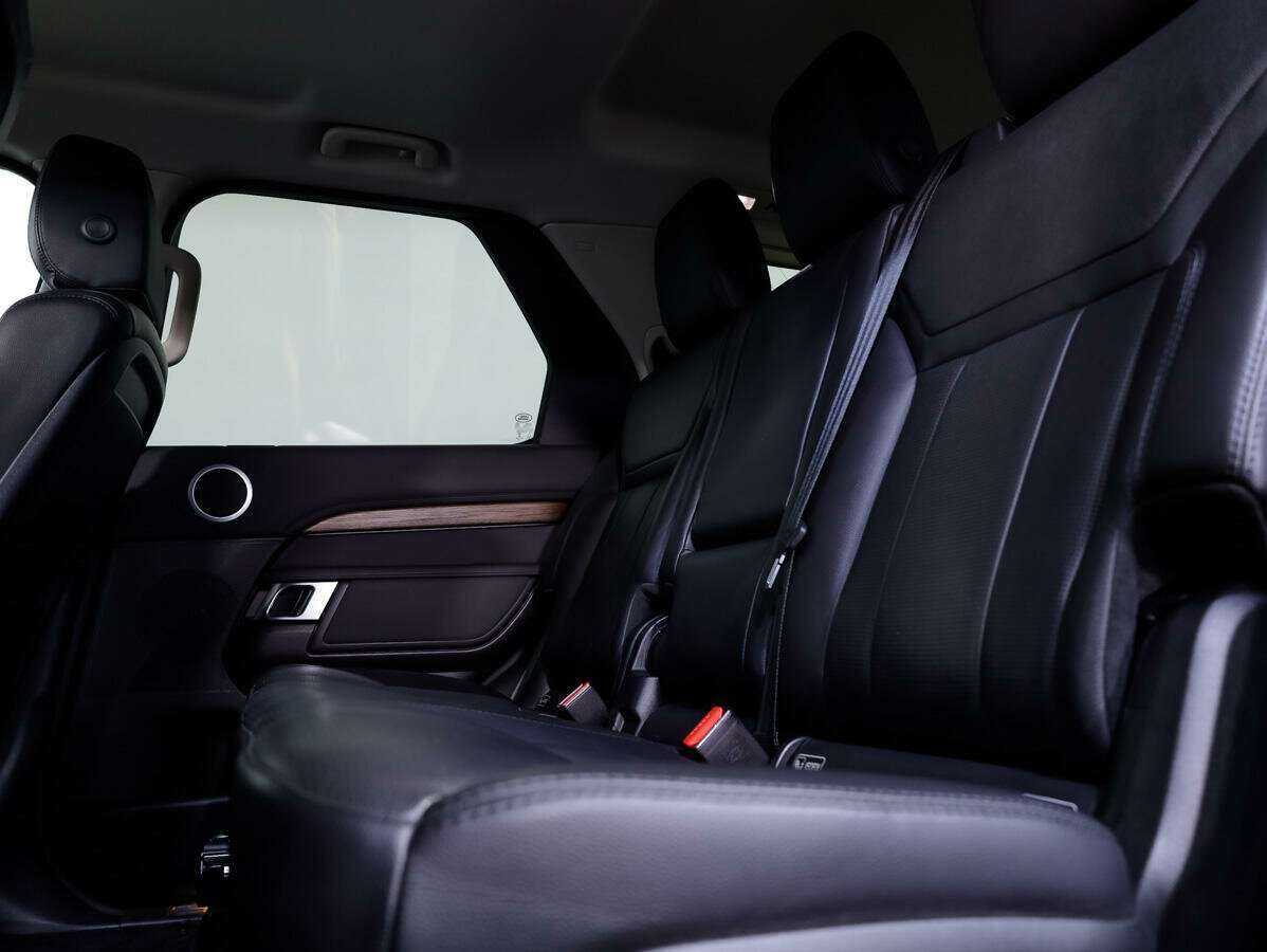 Land Rover Discovery с пробегом — 2017 год. Фото: #11