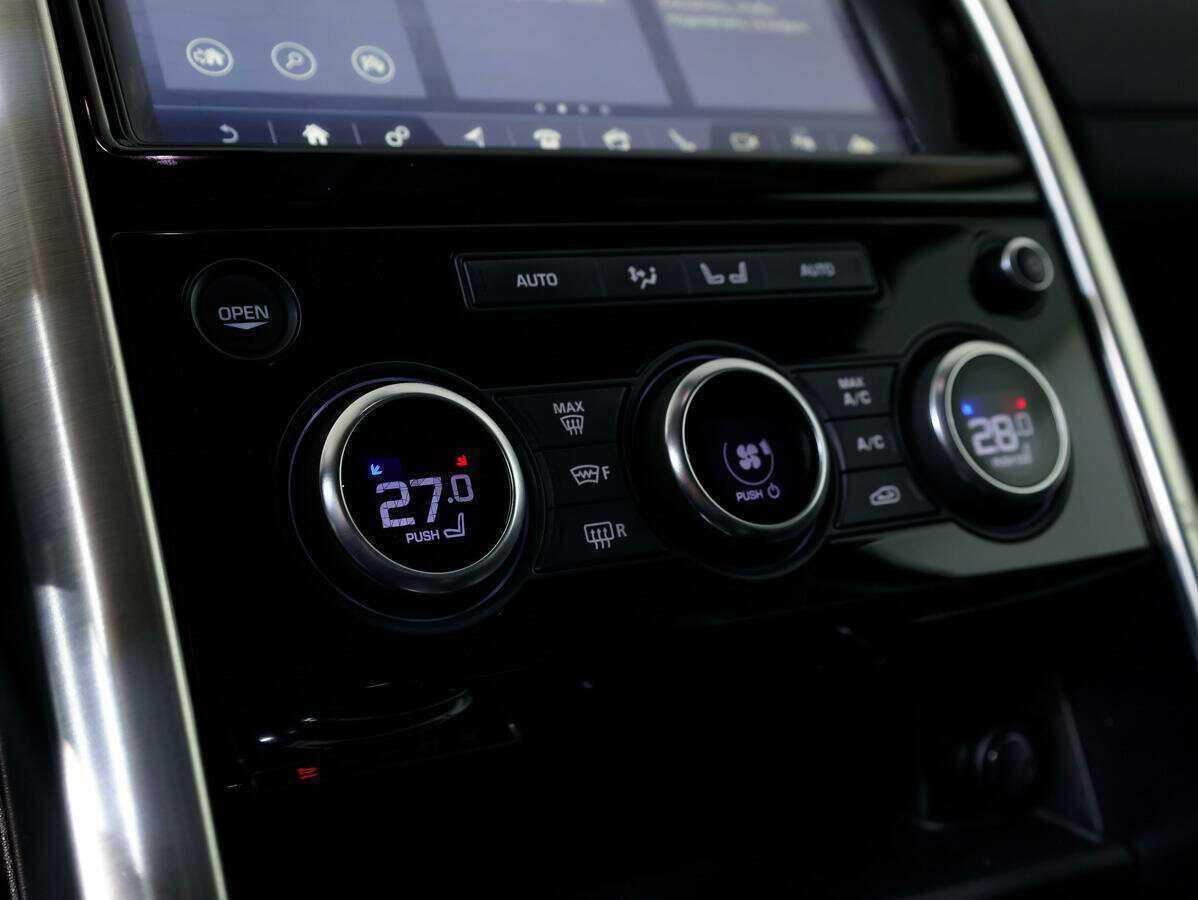 Land Rover Discovery с пробегом — 2017 год. Фото: #15