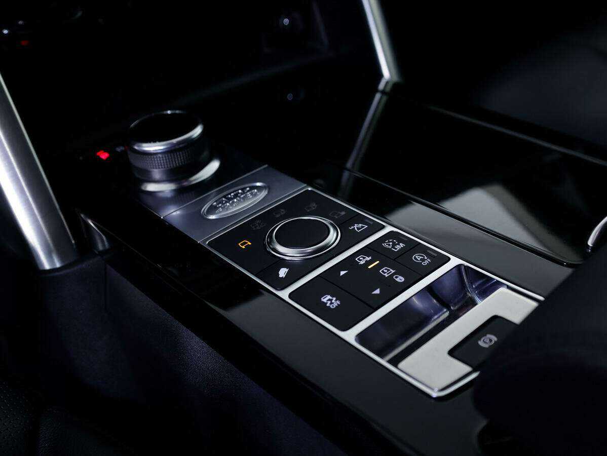 Land Rover Discovery с пробегом — 2017 год. Фото: #16