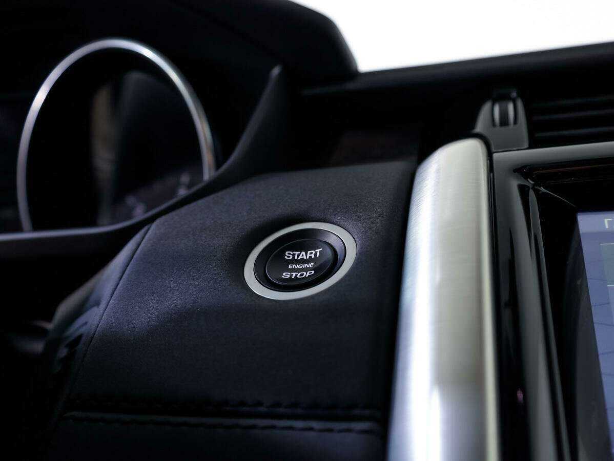 Land Rover Discovery с пробегом — 2017 год. Фото: #17