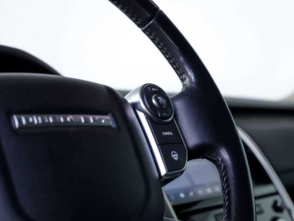 Land Rover Discovery с пробегом — 2017 год. Фото: #19